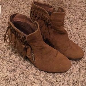 Women’s heeled bootie